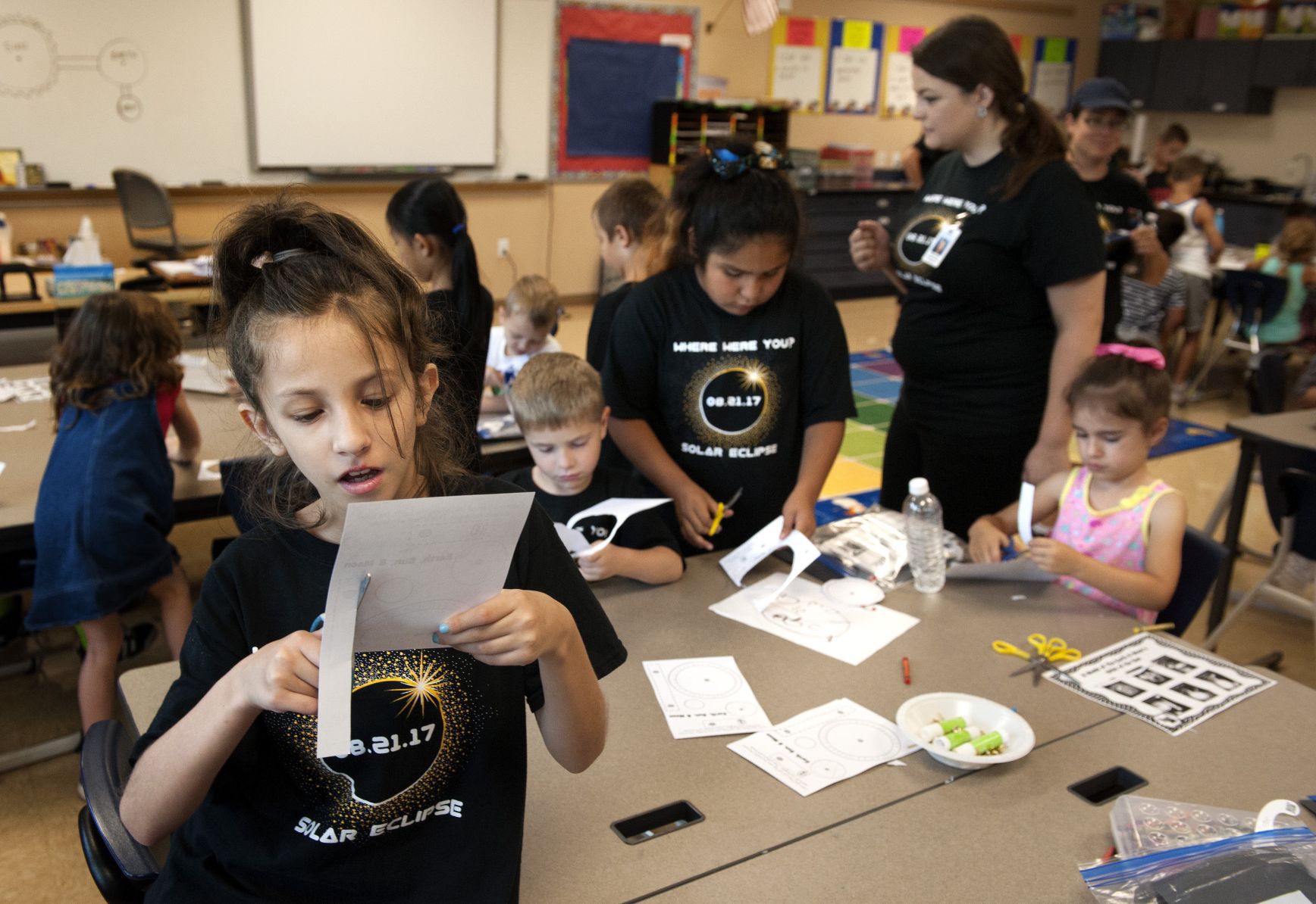 Oakville Elementary students view total eclipse